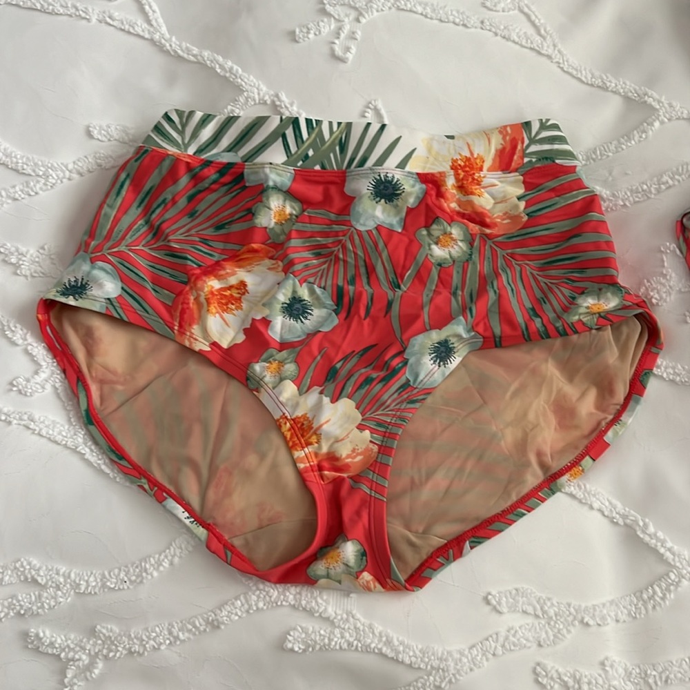 Palm Floral Tankini Set - Picture 4 of 9